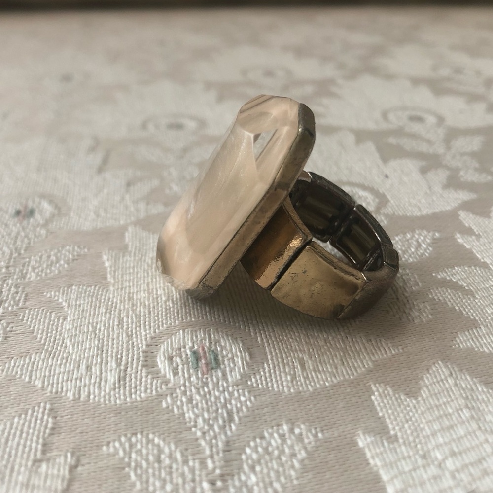 Large Stone Cream Statement Ring - Picture 4 of 5